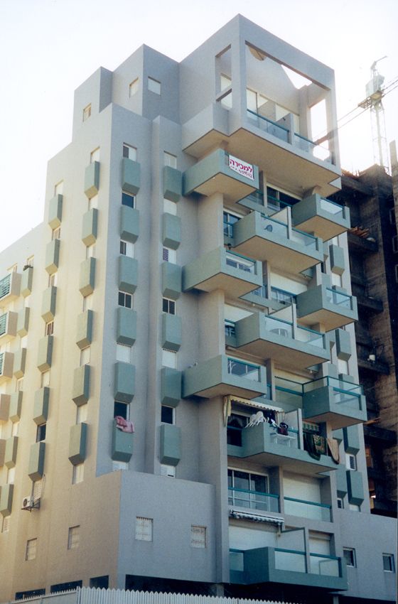 With an increasingly prosperous society comes the opportunity to play with style, even if it is only the Lego-look, here just a few blocks f