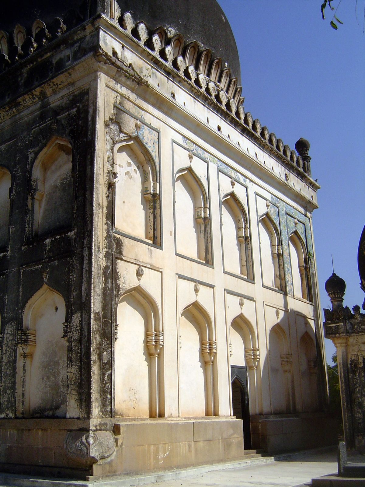 Ibrahim's tomb was once covered with the green and blue mosaics that now survive only in scabs.