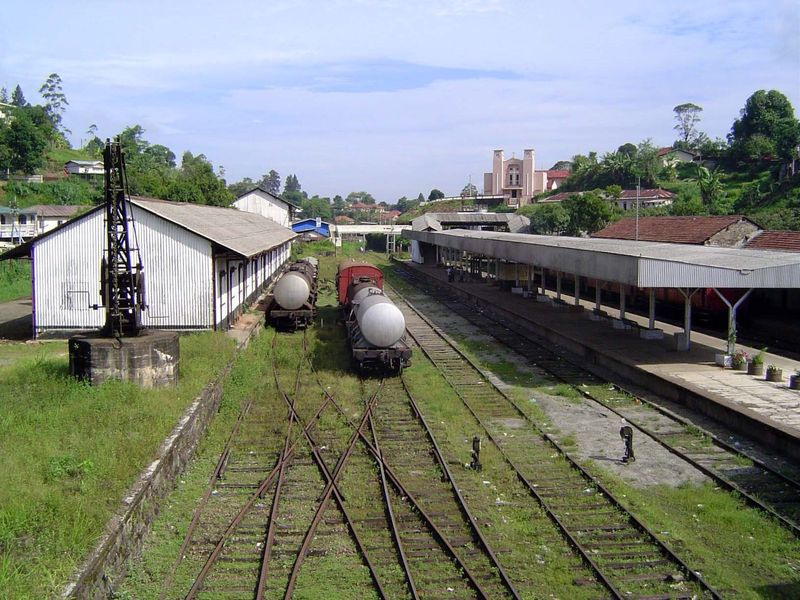It was for tea that a railway was built from Peradeniya south into the high mountains. Here: the rail yard at Hatton, 38 miles south of Pera