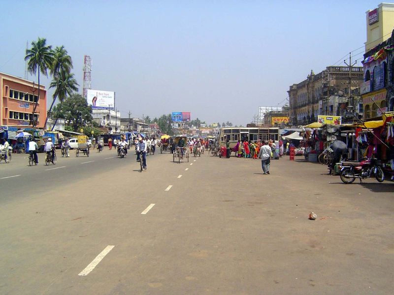 The main road in Puri is phenomenally wide to accommodate the huge nearly 50 feet high temple carts that annually trundle along it. The Engl
