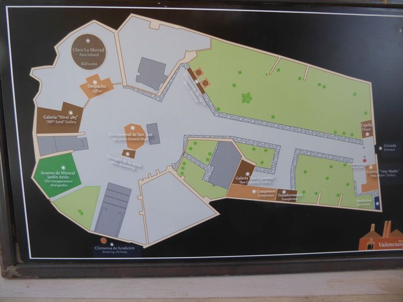 The octagonal shaft is at the center; the machine room is on on the left side of the approach to it.