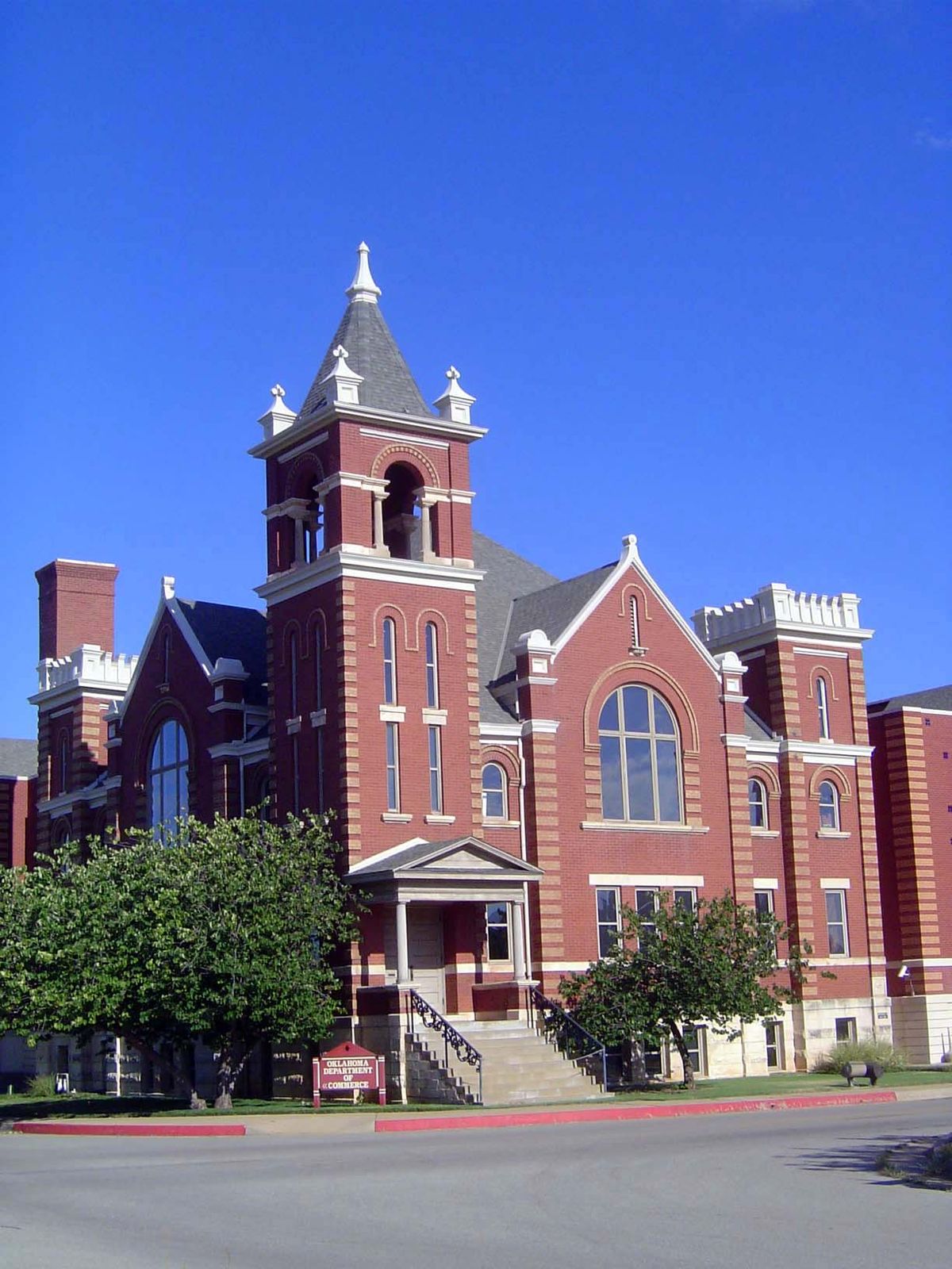 About the only thing left of those hopes is the former Maywood Presbyterian church, built in 1907 but abandoned for at least a decade before