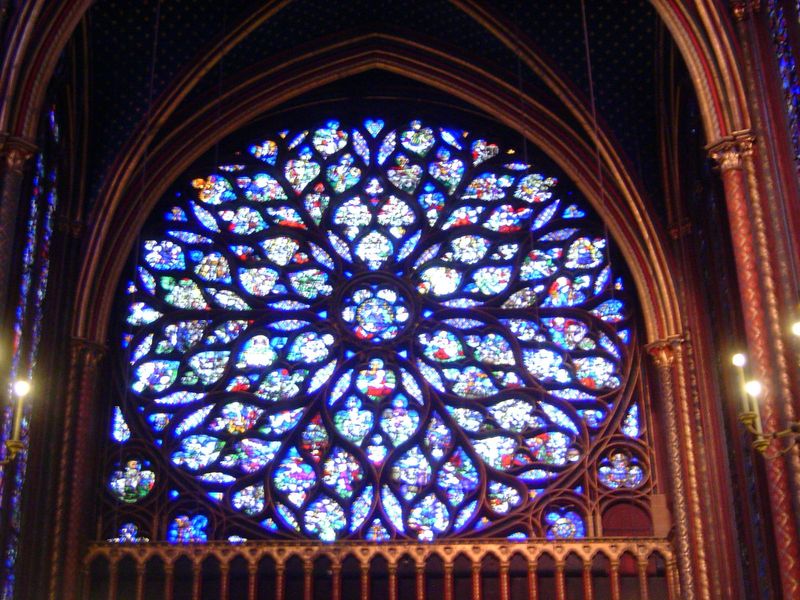 Between the 13th and 15th centuries, glassmakers shifted to a palette of green and light blue.