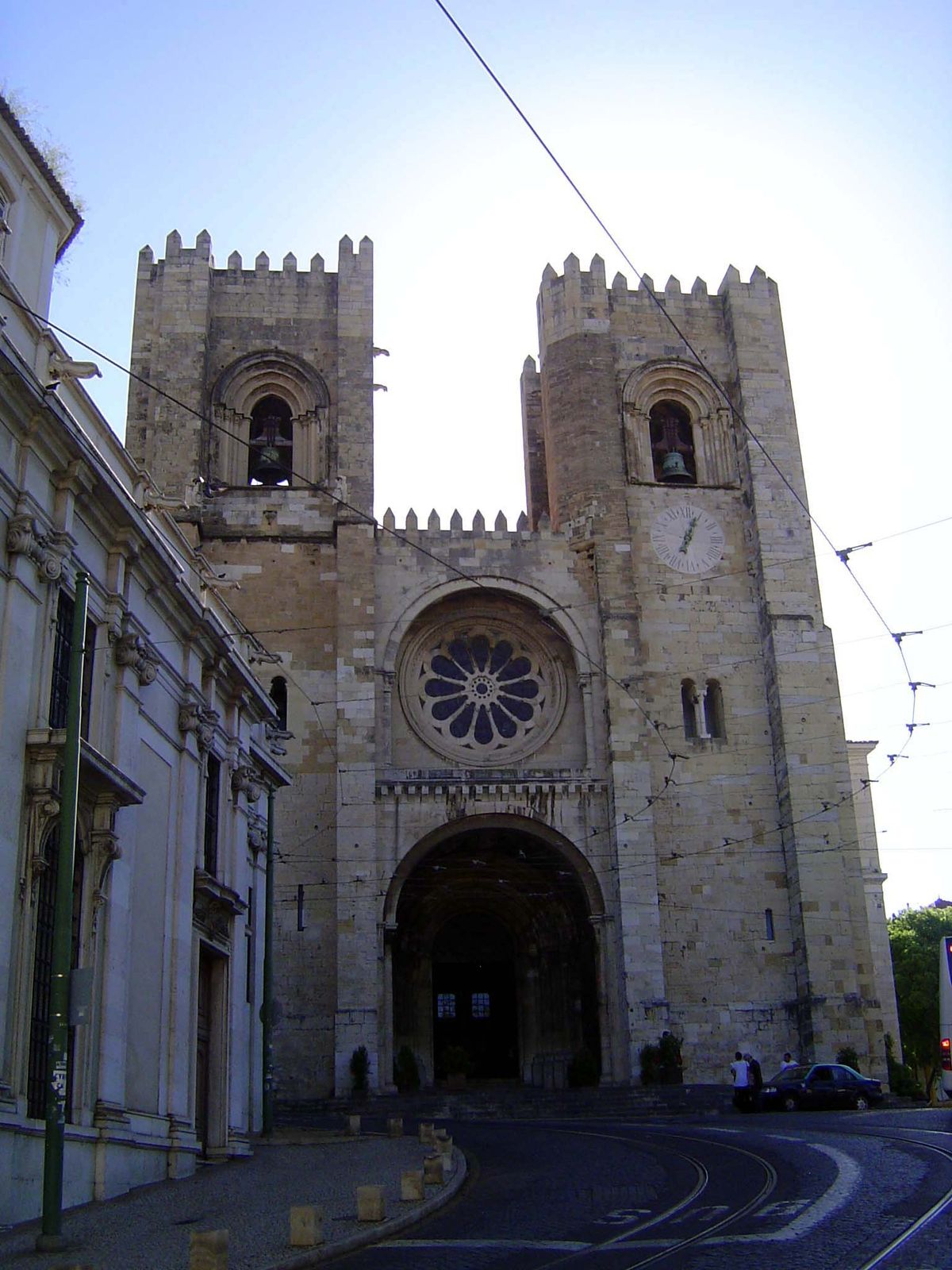 We'll briefly run up the hill to the east. This? Oh, it's the Sé, or bishop's seat, which is to say the cathedral. It's been heavily renovat
