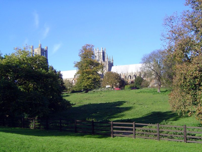 The cathedral is on a hill for the very good reason that Ely lies in the fens. Access was by boats until the 19th century and its railways.
