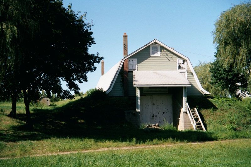 A surviving potato house: loaded from the top at the back, emptied from the bottom front. Nice and cool inside, with potatoes in walk-in bin