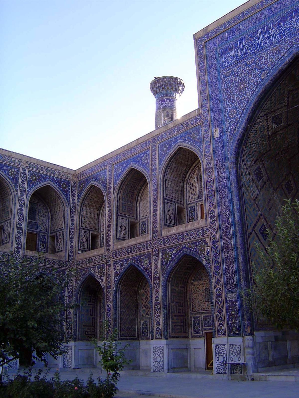 Another view, showing the relationship between that iwan and the courtyard.