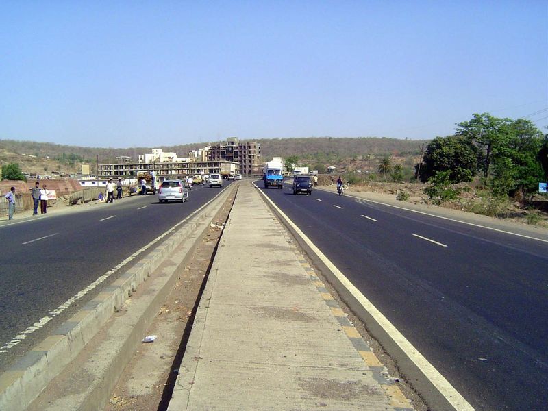 The same road, heading south to Bangalore.