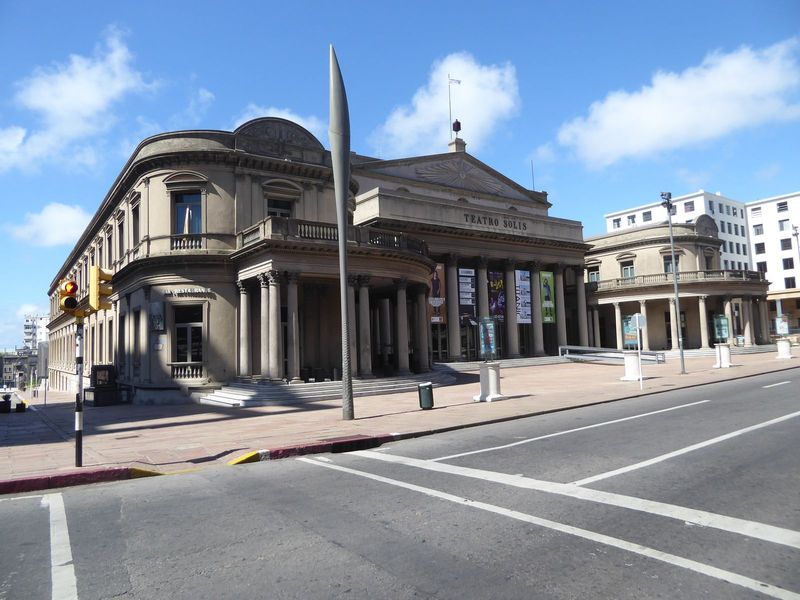 Next door is the Solis Theater from 1856 and by Carlo Zucchi, the Rue de Tivoli-minded plaza designer. Old photos show only the core, becaus