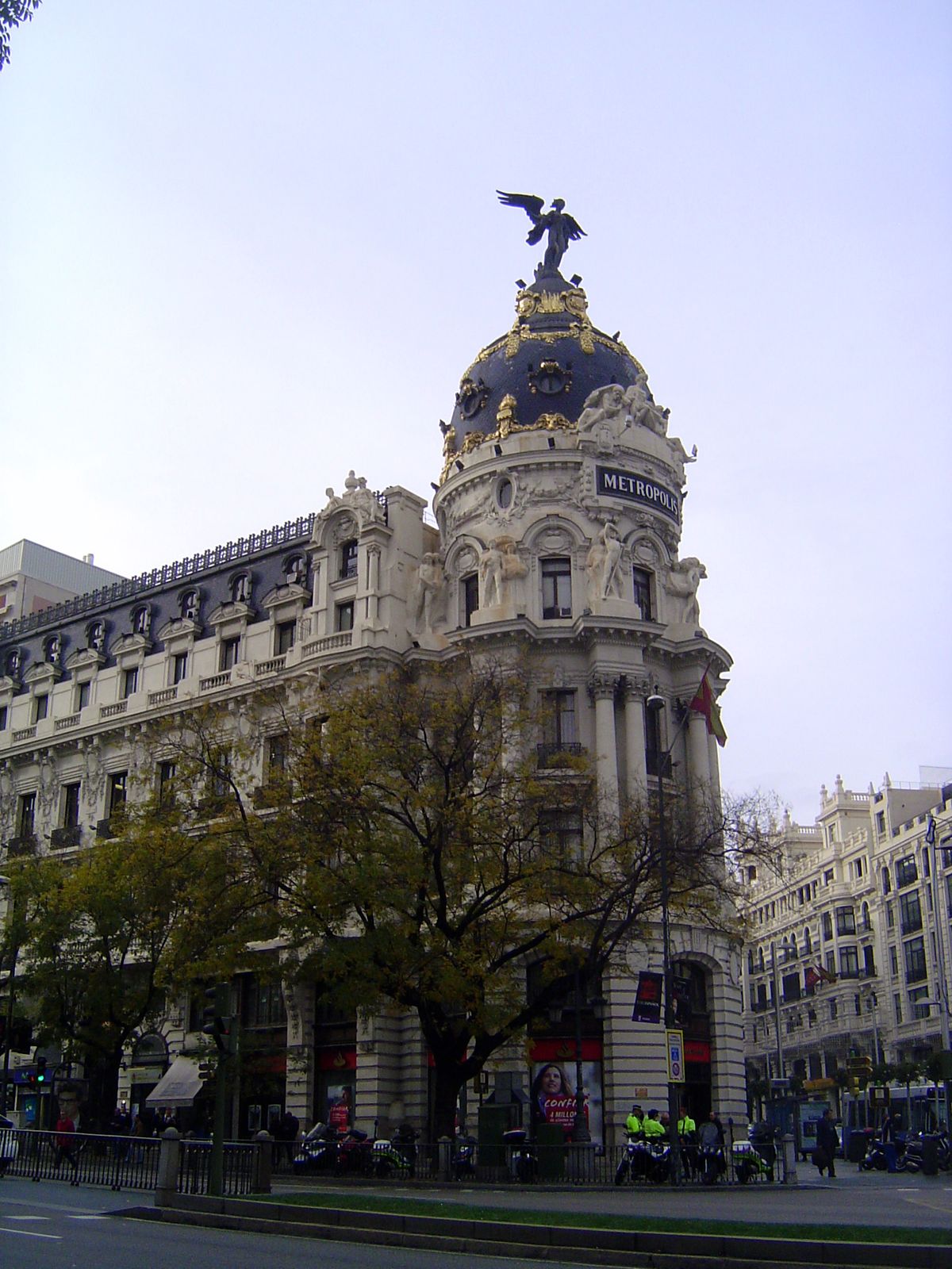 We've come back to the Metropolis at the junction of Alcala and the Gran Via.