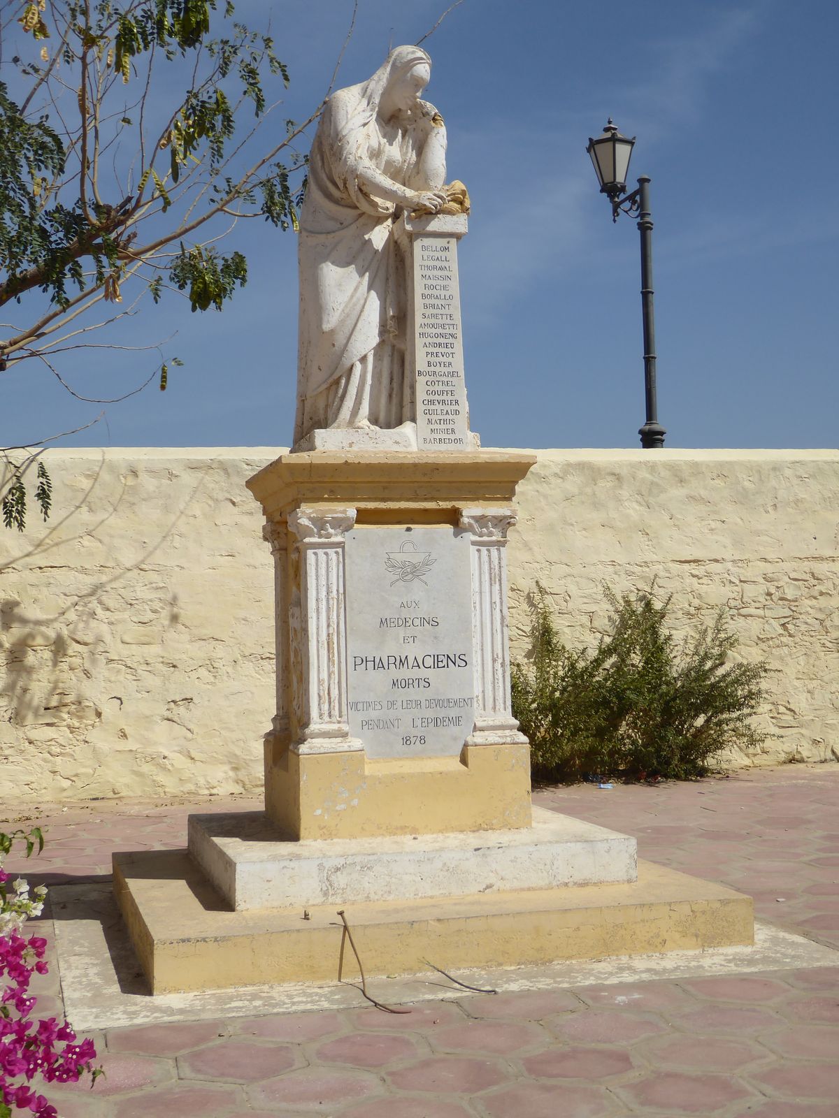 A monument to the pharmacists and doctors who died during an epidemic of 1878. The colony at that time had a total of 26, of whom 22 died, i