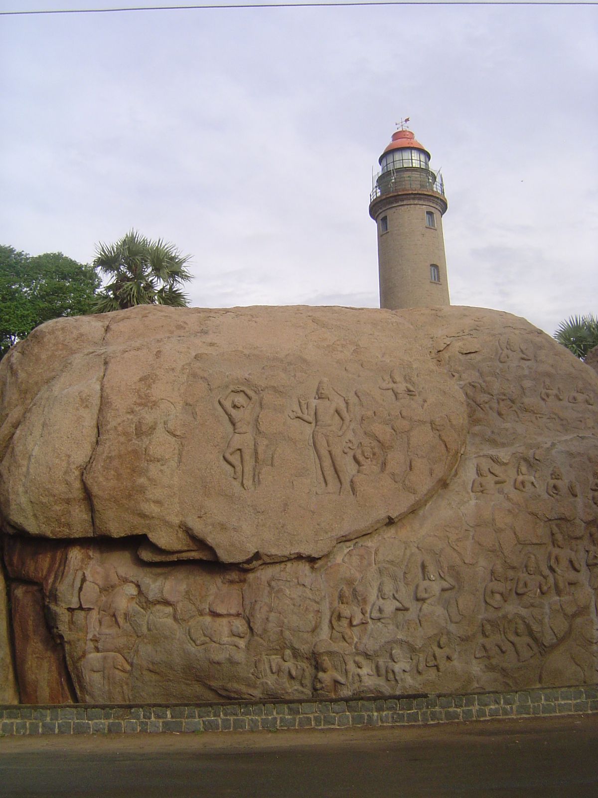 A few hundred yards to the south, there's another version of the same story. Shiva and Bhagiratha are on an exfoliating slab.