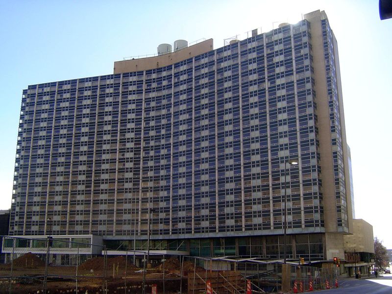 Here it rises over the construction of an underground garage, which is to be roofed with a park. In 2015, a Texas-based suburban development