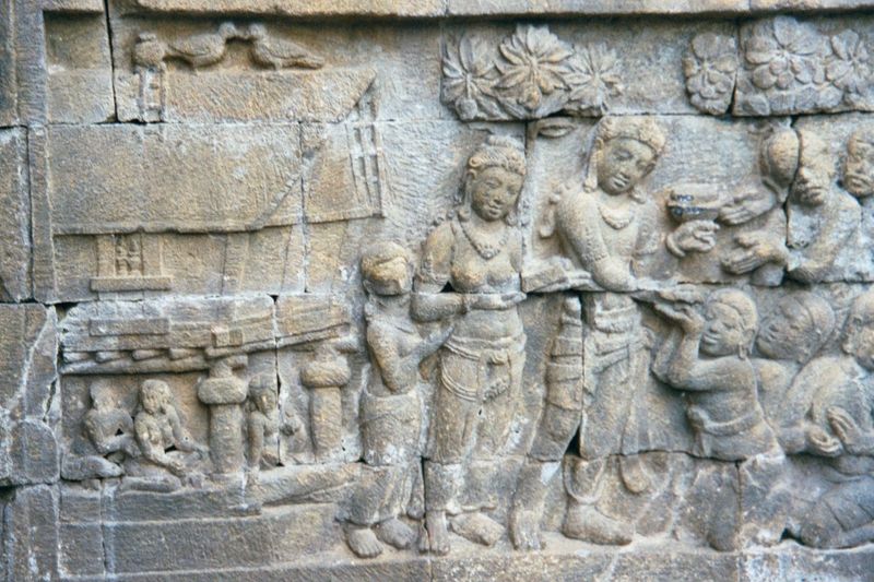 A closer view of the scene, showing the welcome accorded Hiru, one of Rudrayana's ministers. The house, like the ship, is historically inter