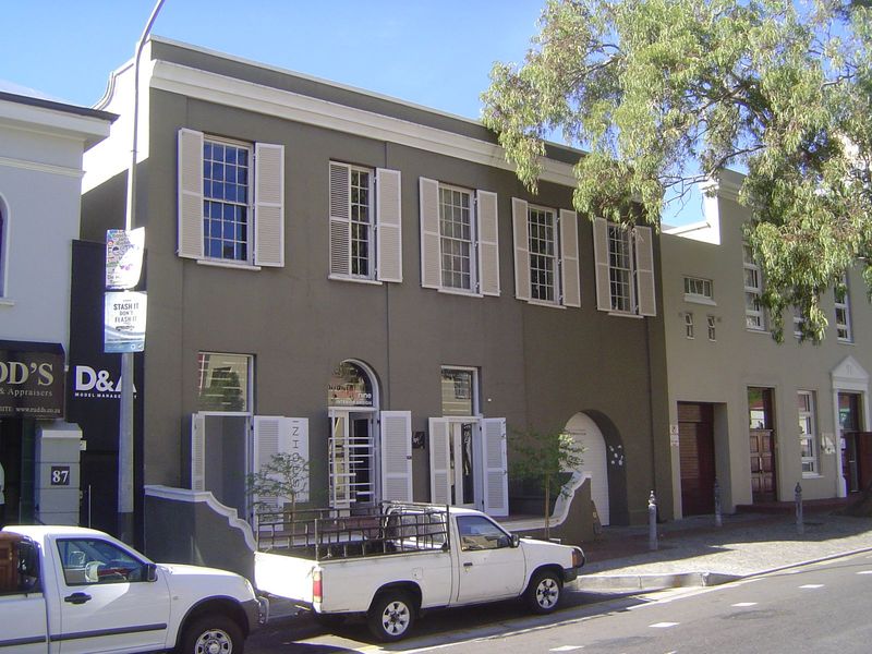Several streets on the downtown grid have lots of 19th century houses, vaguely Georgian although often modified. This house, at 87 Bree, has