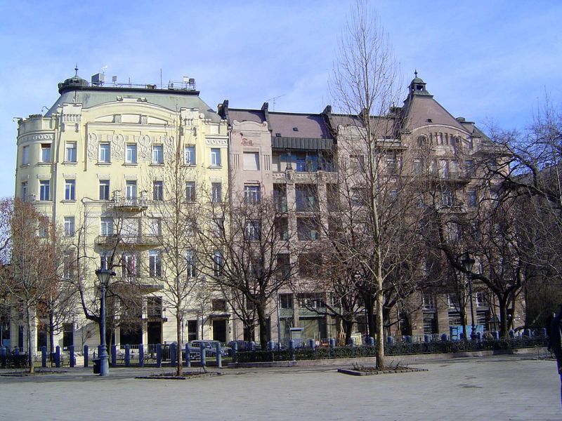 Directly facing MTV and just north of the bank is the former Hungarian Hall of Commerce, by Aladar Karman and Gyula Ullman. Completed in 190