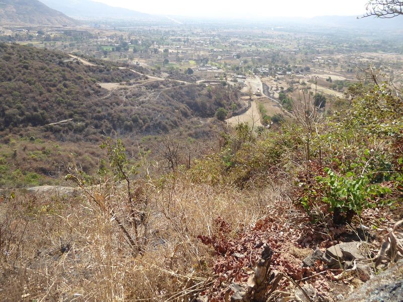 We've climbed up about 300 feet. Yes, that's the Mumbai Highway you can see bent in the distance; nearer to us it disappears into a tunnel.