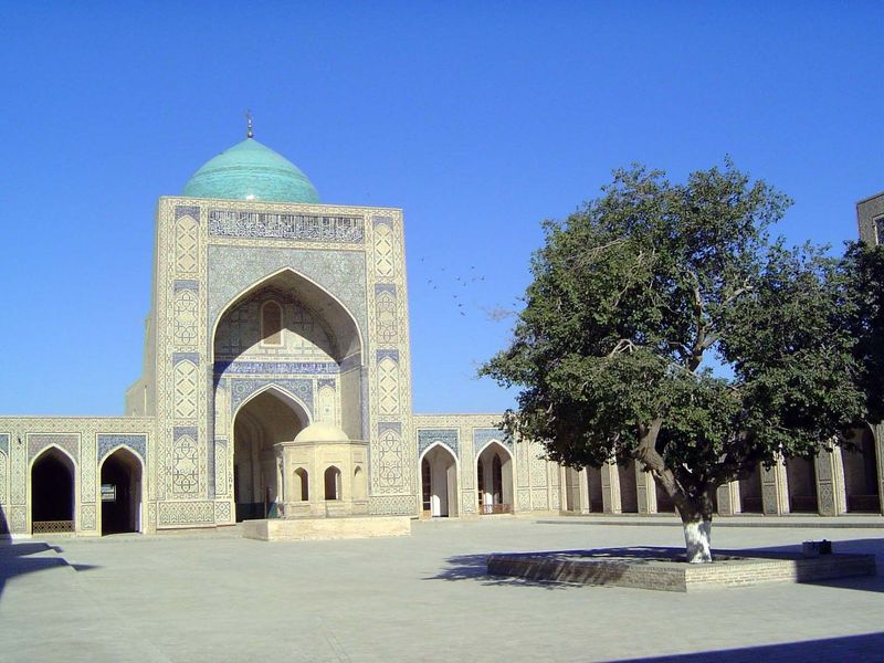 The mosque, modelled on the Bibi Khanum mosque in Samarkand, was built to hold the city's male population—say about 10,000.