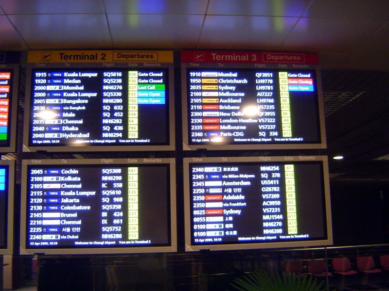 Departures at Singapore Changi: Malaysia, India, Bangladesh, Australia, New Zealand, France, the Netherlands, and more.