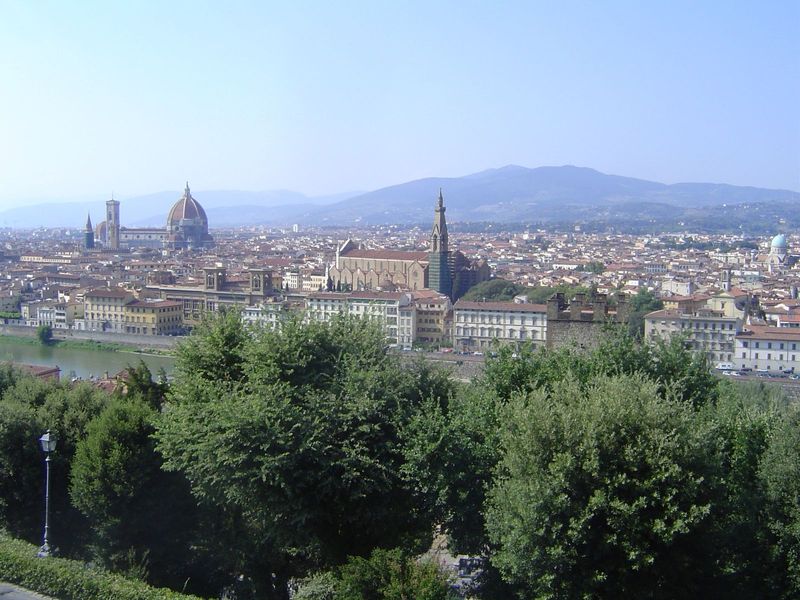 We're panning now: in the center is the vast church of Santa Croce, which holds the tombs of Machiavelli, Michelangelo, and Galileo among ot