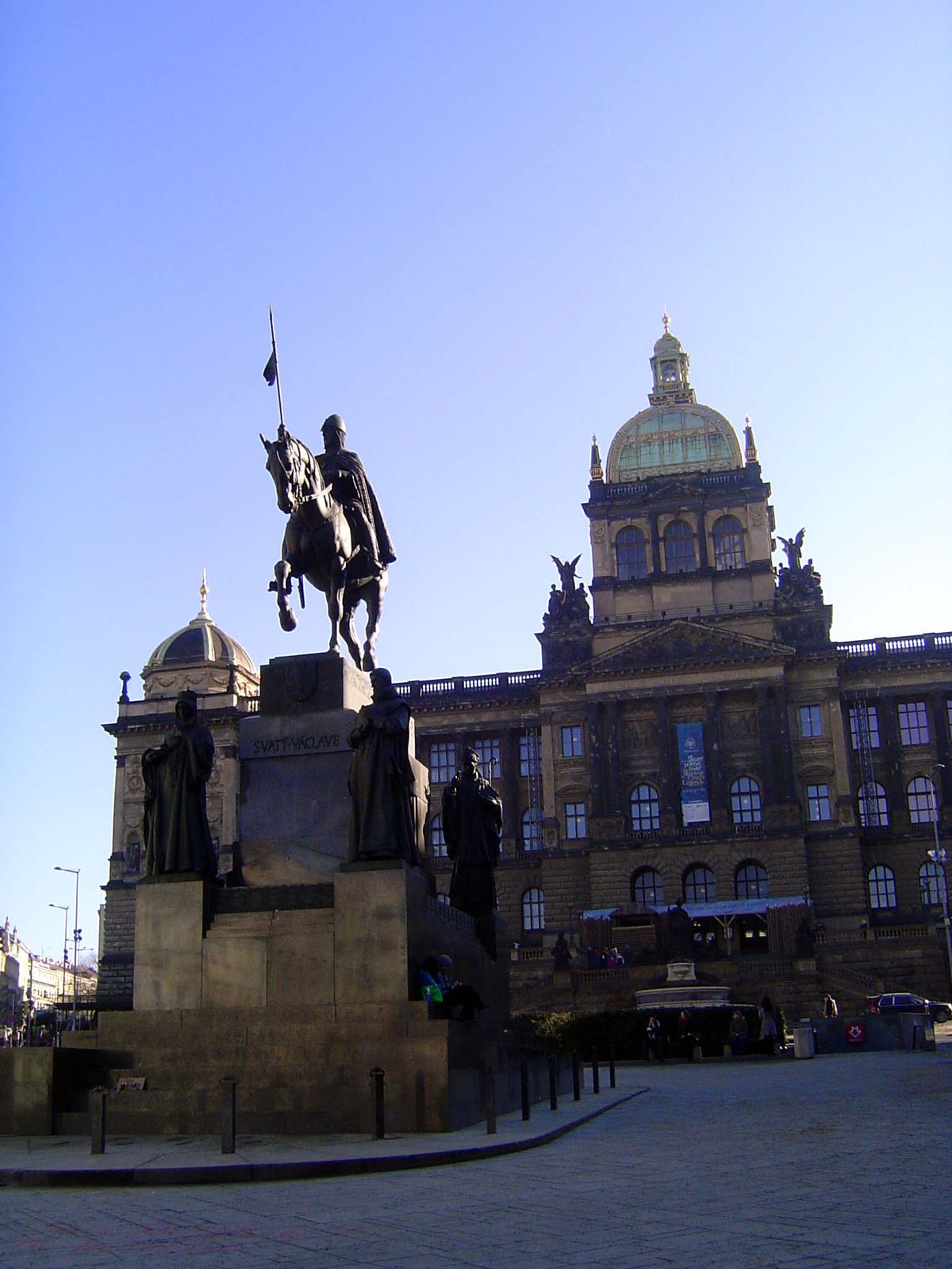 The national museum, or Narodmi Muzeumat, stands atop Wenceslas Square at the head of Vaclavske Namesti. The architect was Josef Schulz.