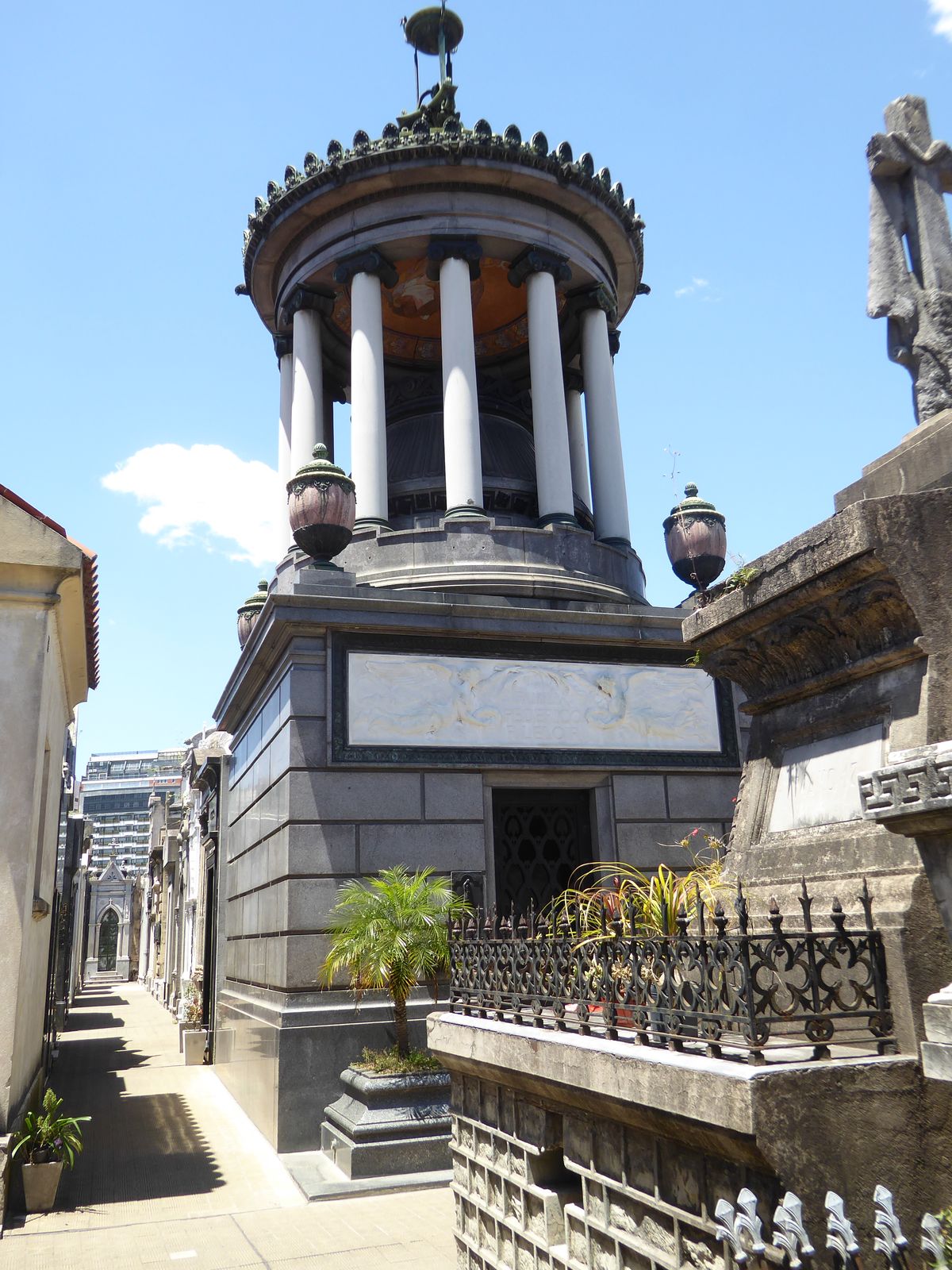 And here's the tomb of a Nobel prizewinner in chemistry, the biochemist and physician Luis Federico Leloir.