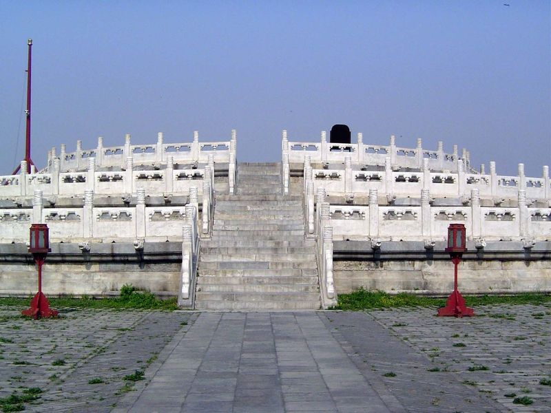 Like the Hall of Supreme Harmony in the Forbidden City, the altar is on a triple Sumeru Terrace. Built in 1420, it was rebuilt in 1754 and h