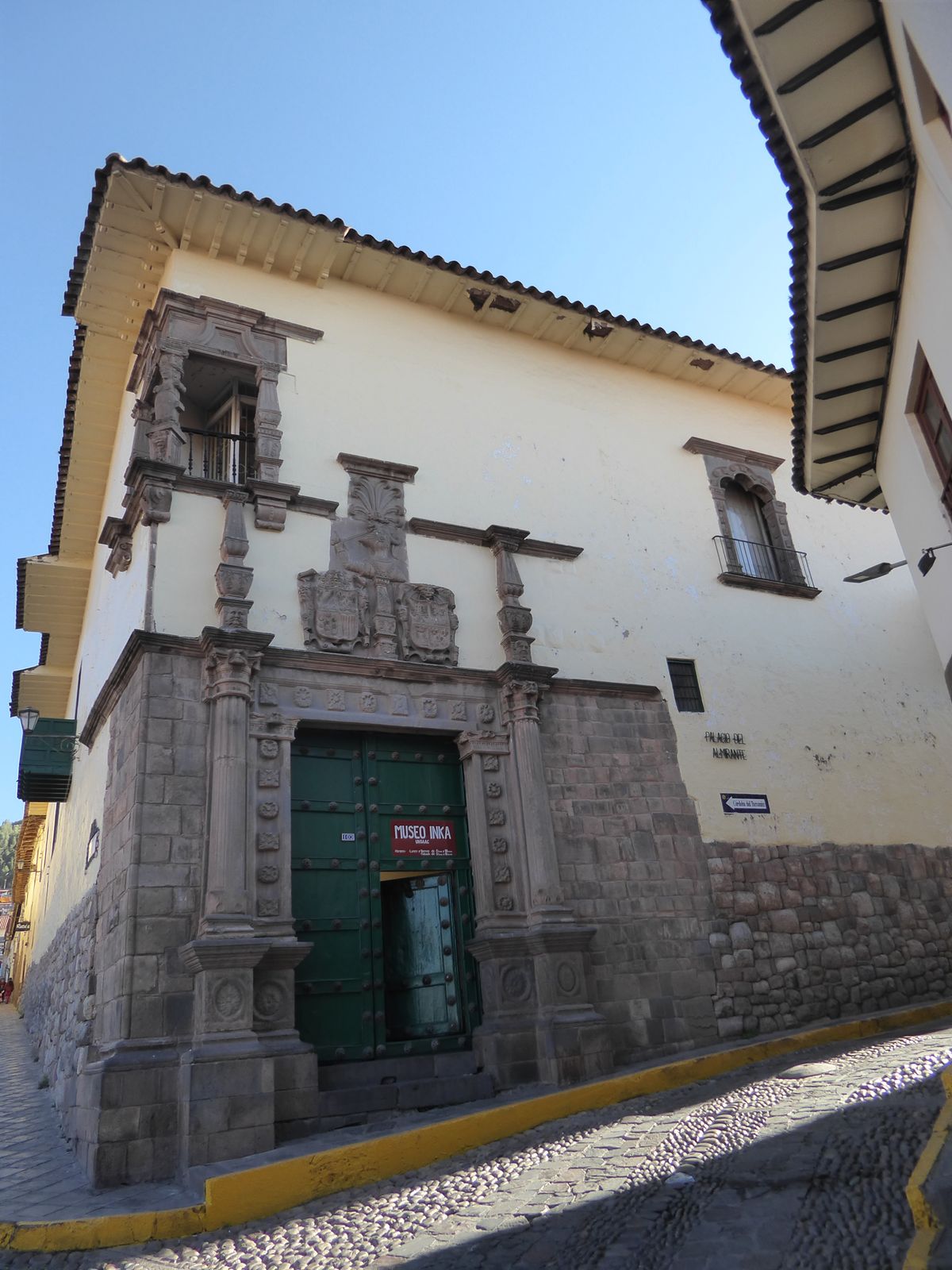 Sometimes the Spanish tried harder, which is to say that the Indians they hired as builders were told or allowed to do better. Here's an exa