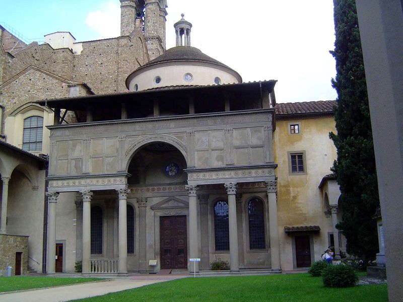 The Pazzi Chapel, straight on. Designed by Filippo Brunelleschi, it was paid for by the Pazzi family in exchange for the never-exercised rig