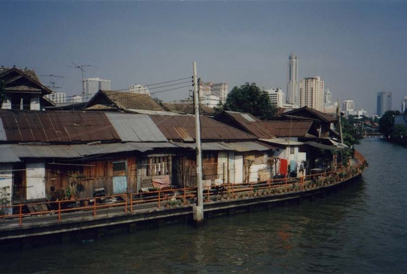 Meanwhile, the Khlong Saen Saeb continues to pass north of the palace grounds. It's one of the few khlongs not filled in.