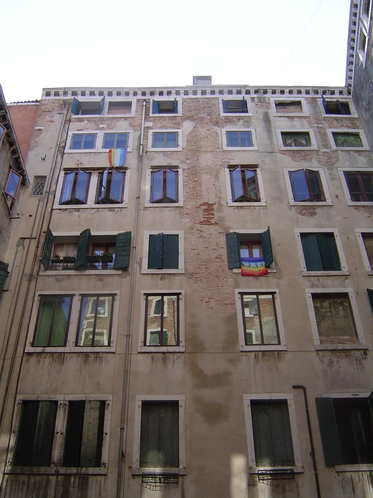 Housing here reaches to a considerable height.