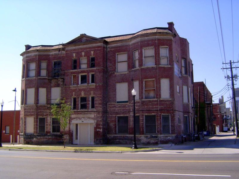 Midtown also became an attractive site for apartment buildings and hotels, especially along its main streets. Here's one of the earliest: th