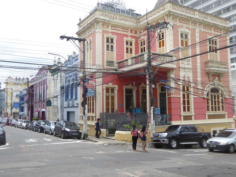 Can there have been a color contest? Anyway, here's a house known as the little castle and now operating as the Churrascaria Castelhinho.