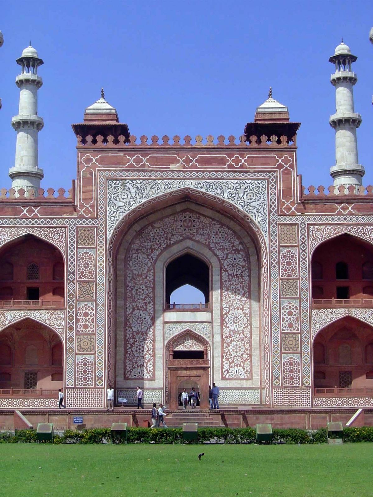 Akbar had a fondness for red sandstone, but you can see the beginnings of the trend to marble, which reached its apogee with Shah Jahan and 