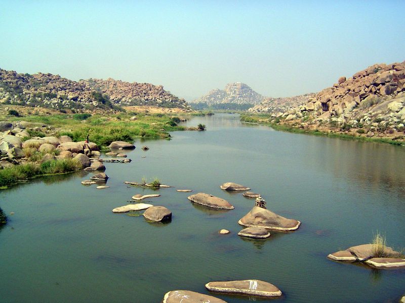 Here's the Tungabhadra River, about 12 airline miles below the dam. The granite jumblies are characteristic of the Hampi neighborhood.