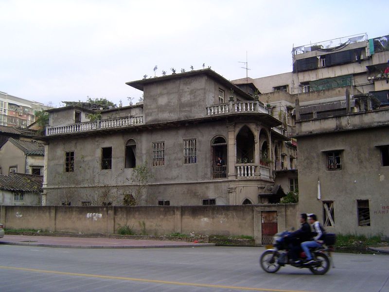 A rare bird: a freestanding villa, more or less surrounded by apartment buildings.
