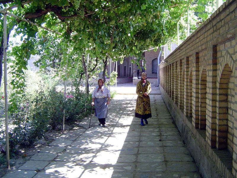 Across the road is the shrine of Khodja Abdi Darun, commemorating Abd al-Mazeddin Khodja.