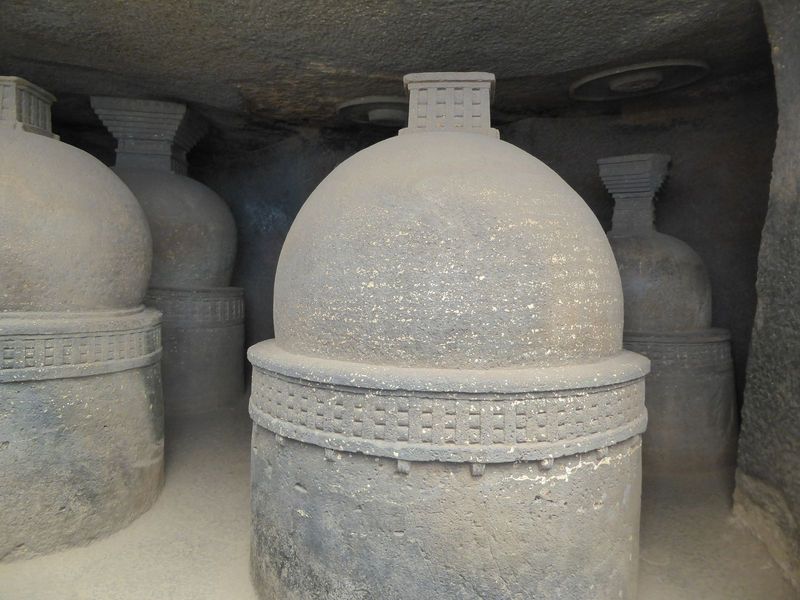 Some of the dagobas are still fused with the ceiling.