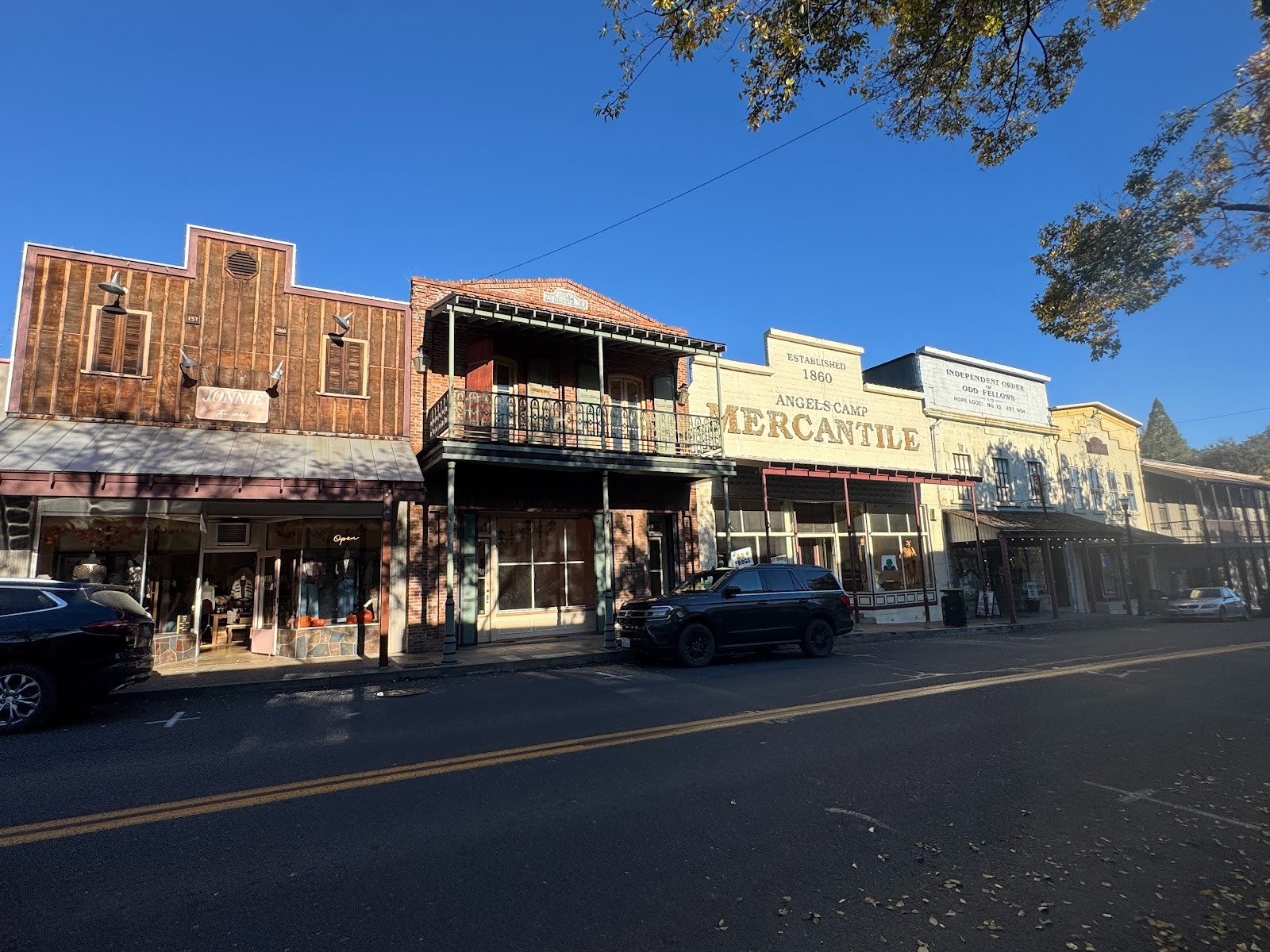 The hotel is at the far right.  Want to rent space?  Try the Mercantile Building.