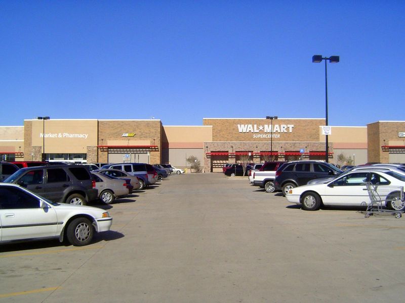 The replacement store, a mile to the south, demonstrated Wal-Mart's determination to tailor stores to particular markets. This one was the c