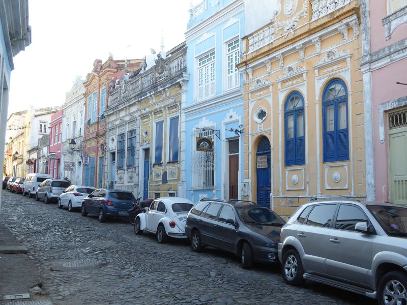 Can't stay cooped up, so we're out on Rua Direita "Straight Street" with a very bookish guide. "The sobrado was a town house of two or more 