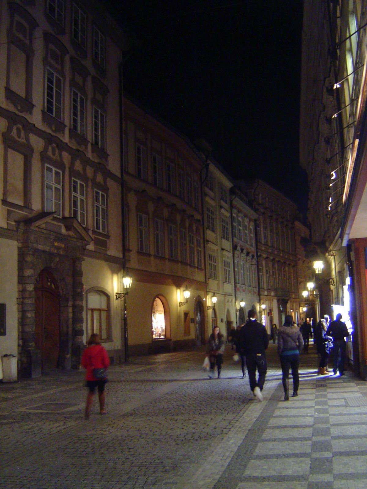 That street is the pedestrianized Celetna Ulice, carefully which means not excessively lit.