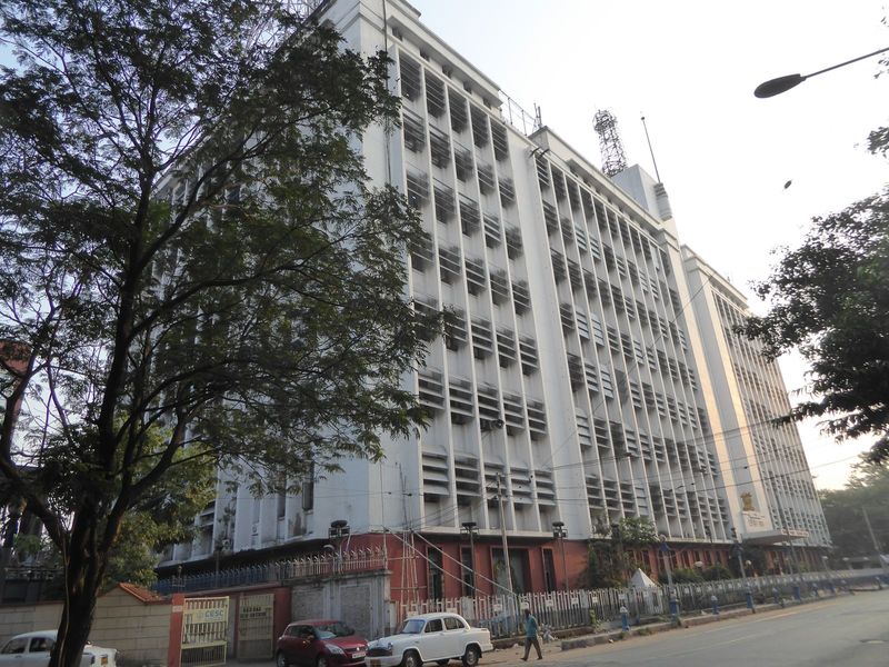 Before we turn north up the west side of the square, here's Telephone Bhavan, built on the site of the Dalhousie Institute, which once recal