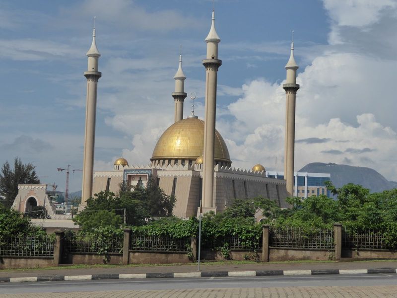 Somebody decided Abuja needed a national mosque. See the little princess in the doorway atop the minaret? Rats! She must have just darted ba