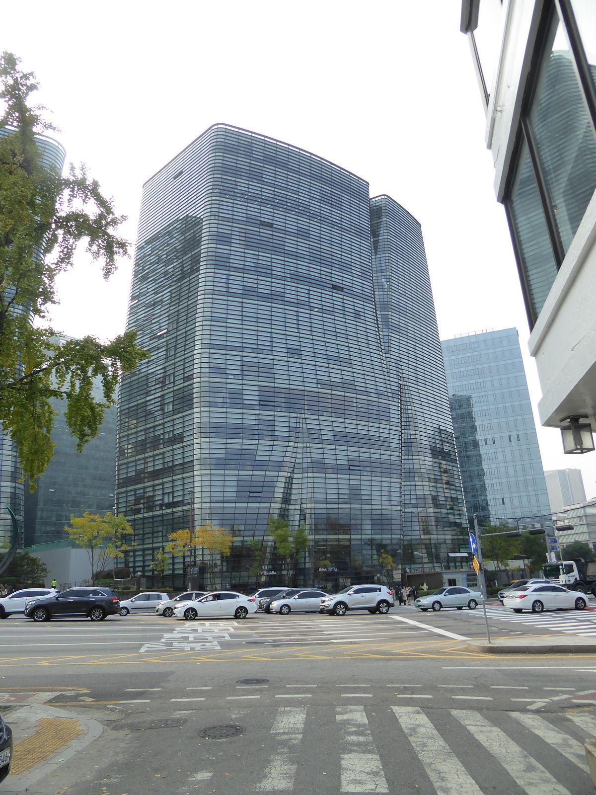 A decade later, BCHO Architects, a Korean firm, gave Seoul another prominent highrise, the Twin Tree towers, supposedly designed to resemble