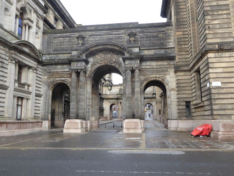 The City Chambers are tied to the extension or east block by this arch, classical at first blush but less so on second. Is there a windowles