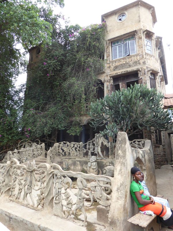 Wenger lived here didn't build it: the house had been built in the Brazilian style by the deputy to the ataoja. Wenger and Adebisi had a lot