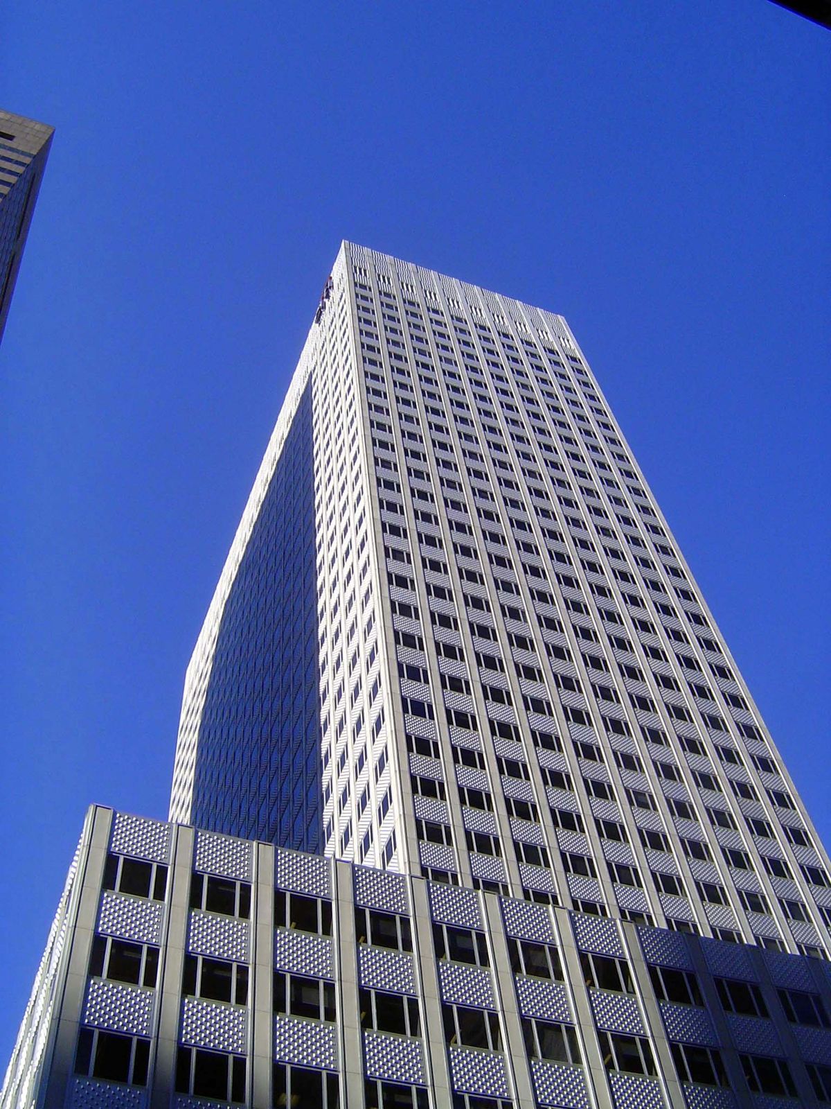 Carson & Lundin designed 1957's Tishman Building, at 666 Fifth Avenue. The building offered a million square feet wrapped in embossed alumin