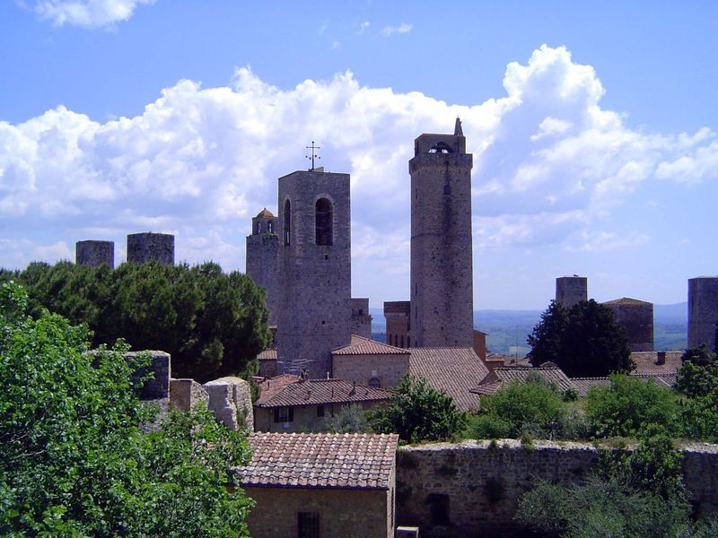 This is what we paid to see: the 13 surviving towers of an original 70. The tallest is the 54-meter Torre del Comune, finished in 1311. To i