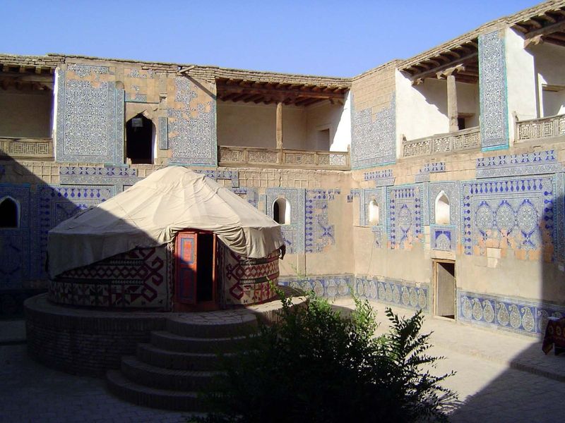 This is the Ishrat Hauli, most easily distinguished by the celebratory yurt. The tiles are in much poorer condition.